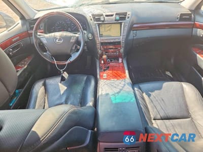 Zdjęcie 8 z 12 samochodu: 2008 LEXUS LS 460 VIN:JTHBL46F485084047 - miniatura