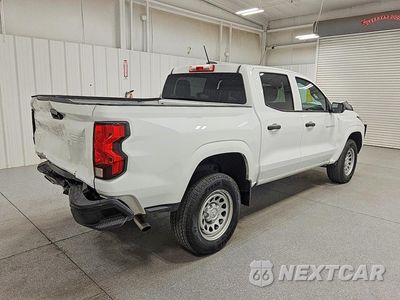 Trzecie zdjęcie samochodu z tyłu: 2024 CHEVROLET COLORADO VIN:1GCGSBEC1R1124714 - miniatura