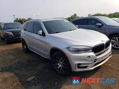 Czwarte zdjęcie samochodu z boku: 2015 BMW X5 XDRIVE50I VIN:5UXKR6C55F0J74114 - miniatura