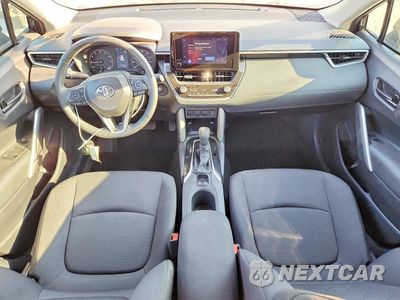 Zdjęcie 8 z 12 samochodu: 2024 TOYOTA COROLLA CROSS LE VIN:7MUCAAAG6RV103452 - miniatura