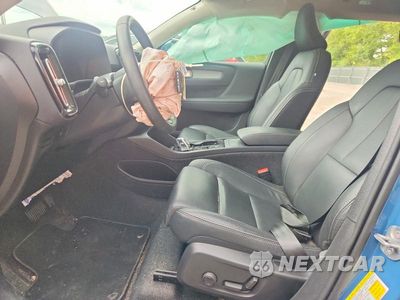 Zdjęcie 7 z 12 samochodu: 2025 VOLVO XC40 PLUS VIN:YV4L12UE8S2601544 - miniatura