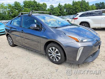 Czwarte zdjęcie samochodu z boku: 2020 TOYOTA PRIUS XLE AWD-E VIN:JTDL9RFU0L3016011 - miniatura