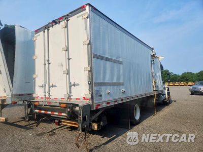 Trzecie zdjęcie samochodu z tyłu: 2022 INTERNATIONAL MV607 REFRIGERATED BOX TRUCK VIN:3HAEUMML6NL553389 - miniatura