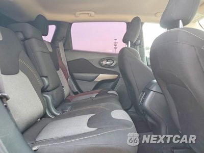 Zdjęcie 10 z 12 samochodu: 2018 JEEP CHEROKEE LATITUDE VIN:1C4PJLCBXJD588302 - miniatura