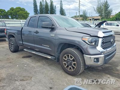 Czwarte zdjęcie samochodu z boku: 2020 TOYOTA TUNDRA SR5 VIN:5TFUY5F10LX944271 - miniatura