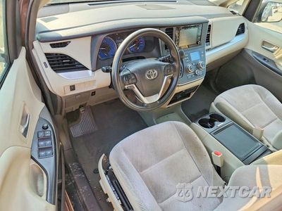 Zdjęcie 8 z 13 samochodu: 2019 TOYOTA SIENNA LE VIN:5TDKZ3DC2KS010470 - miniatura