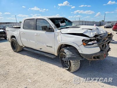Czwarte zdjęcie samochodu z boku: 2020 RAM 1500 LARAMIE VIN:1C6SRFJT7LN341243 - miniatura