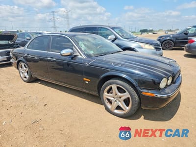 Czwarte zdjęcie samochodu z boku: 2007 JAGUAR XJ8 VIN:SAJWA71B67SH14329 - miniatura