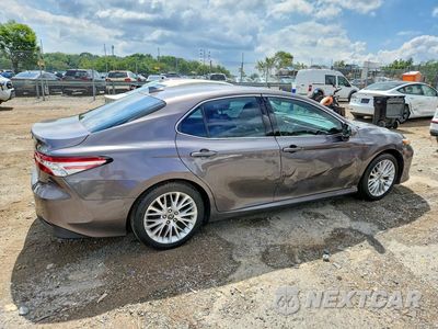 Trzecie zdjęcie samochodu z tyłu: 2019 TOYOTA CAMRY HYBRID XLE VIN:4T1B21HKXKU514895 - miniatura