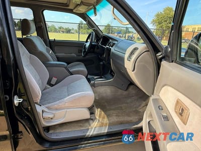 Piąte zdjęcie samochodu w środku: 2001 TOYOTA 4RUNNER SR5 VIN:JT3GN86R210183685 - miniatura