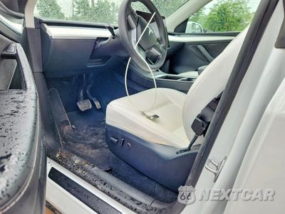 Zdjęcie 8 z 14 samochodu: 2023 TESLA MODEL Y VIN:7SAYGDEE5PF797211 - miniatura
