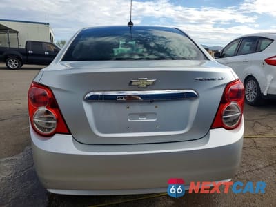 Zdjęcie 6 z 12 samochodu: 2015 CHEVROLET SONIC LT VIN:1G1JC5SH3F4200506 - miniatura