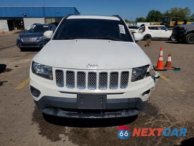Piąte zdjęcie samochodu w środku: 2017 JEEP COMPASS LATITUDE VIN:1C4NJCEB7HD156023 - miniatura