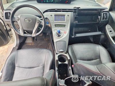 Zdjęcie 8 z 12 samochodu: 2013 TOYOTA PRIUS PERSONA SERIES SE VIN:JTDKN3DUXD5608898 - miniatura