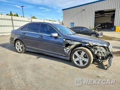 Czwarte zdjęcie samochodu z boku: 2011 MERCEDES-BENZ C 350 VIN:WDDGF5GB2BR145238 - miniatura