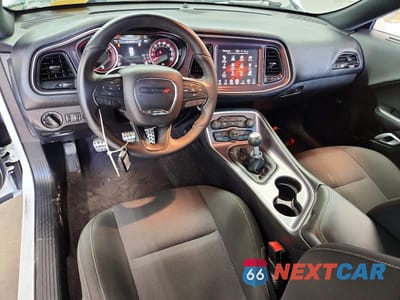Zdjęcie 8 z 12 samochodu: 2016 DODGE CHALLENGER R/T SCAT PACK VIN:2C3CDZFJ6GH234451 - miniatura