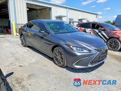 Czwarte zdjęcie samochodu z boku: 2023 LEXUS ES 350 BASE VIN:58ADZ1B19PU141742 - miniatura