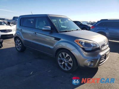 Czwarte zdjęcie samochodu z boku: 2013 KIA SOUL ! VIN:KNDJT2A6XD7614707 - miniatura