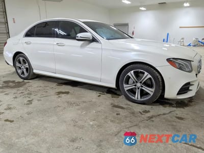 Czwarte zdjęcie samochodu z boku: 2017 MERCEDES-BENZ E 300 4MATIC VIN:WDDZF4KB9HA173961 - miniatura