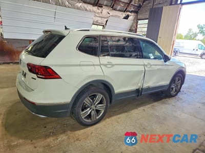 Trzecie zdjęcie samochodu z tyłu: 2020 VOLKSWAGEN TIGUAN SE VIN:3VV2B7AXXLM120205 - miniatura