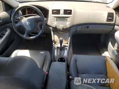 Zdjęcie 8 z 12 samochodu: 2006 HONDA ACCORD EX VIN:1HGCM56846A160284 - miniatura
