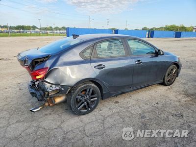 Trzecie zdjęcie samochodu z tyłu: 2021 KIA FORTE GT LINE VIN:3KPF34AD8ME283688 - miniatura