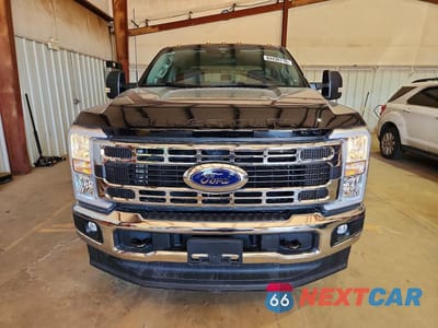 Piąte zdjęcie samochodu w środku: 2026 FORD F350 SUPER DUTY VIN:1FT8W3DT8TED99030 - miniatura