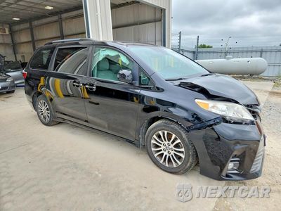 Czwarte zdjęcie samochodu z boku: 2019 TOYOTA SIENNA XLE 8-PASSENGER VIN:5TDYZ3DC6KS998329 - miniatura