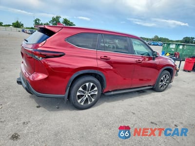 Trzecie zdjęcie samochodu z tyłu: 2024 TOYOTA HIGHLANDER XLE VIN:5TDKDRAH9RS053179 - miniatura