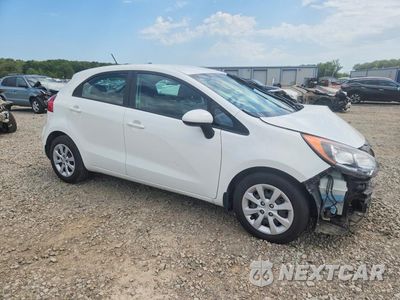 Czwarte zdjęcie samochodu z boku: 2017 KIA RIO 5-DOOR EX VIN:KNADN5A36H6036287 - miniatura