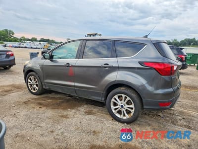 Drugie zdjęcie samochodu z przodu: 2019 FORD ESCAPE SE VIN:1FMCU0GD8KUB13082 - miniatura
