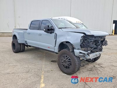 Czwarte zdjęcie samochodu z boku: 2024 FORD F350 SUPER DUTY VIN:1FT8W3DM0RED65570 - miniatura