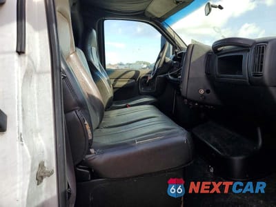 Zdjęcie 10 z 12 samochodu: 2005 GMC C5500 C5C042 VIN:1GDE5C1275F527543 - miniatura