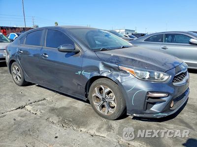 Czwarte zdjęcie samochodu z boku: 2021 KIA FORTE LXS VIN:3KPF24AD5ME346829 - miniatura
