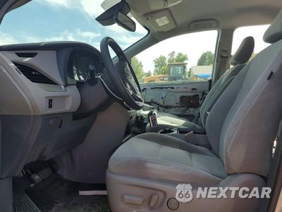 Zdjęcie 7 z 14 samochodu: 2019 TOYOTA SIENNA LE VIN:5TDKZ3DC5KS015940 - miniatura