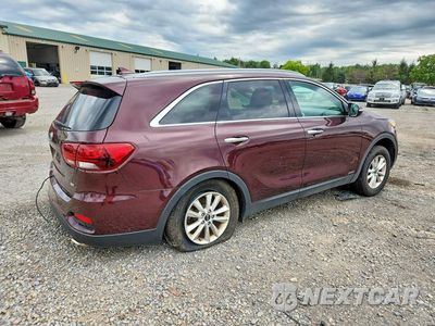 Trzecie zdjęcie samochodu z tyłu: 2019 KIA SORENTO LX VIN:5XYPGDA3XKG560020 - miniatura