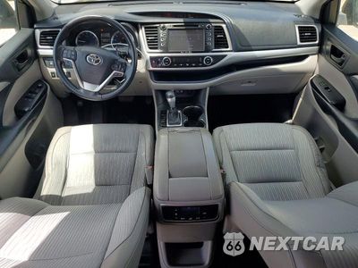 Zdjęcie 8 z 14 samochodu: 2018 TOYOTA HIGHLANDER LE PLUS VIN:5TDZZRFH0JS240680 - miniatura