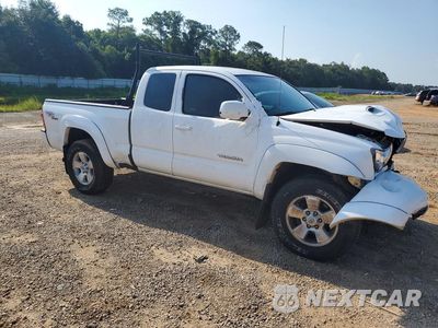 Czwarte zdjęcie samochodu z boku: 2011 TOYOTA TACOMA V6 VIN:5TFUU4EN3BX013417 - miniatura