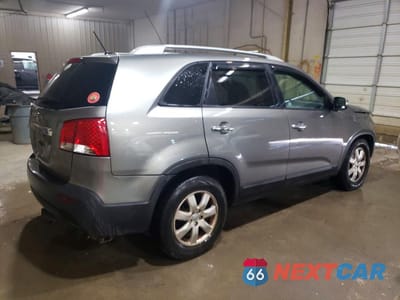 Trzecie zdjęcie samochodu z tyłu: 2012 KIA SORENTO LX VIN:5XYKT4A2XCG216704 - miniatura