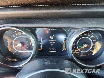 Zdjęcie 9 z 12 samochodu: 2018 JEEP WRANGLER UNLIMITED SAHARA VIN:1C4HJXEG1JW121827 - miniatura