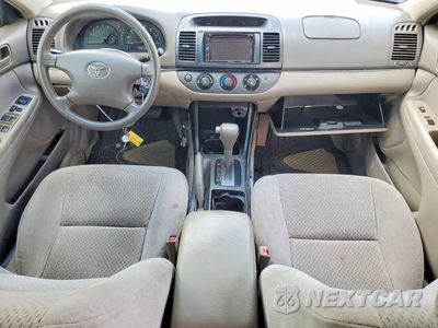 Zdjęcie 8 z 12 samochodu: 2003 TOYOTA CAMRY LE VIN:4T1BE32K13U176817 - miniatura
