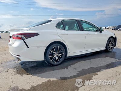 Trzecie zdjęcie samochodu z tyłu: 2024 TOYOTA CAMRY SE VIN:4T1G11BK1RU112954 - miniatura