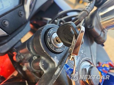 Zdjęcie 8 z 9 samochodu: 2012 HONDA CBR250 R VIN:MLHMC4102C5200543 - miniatura