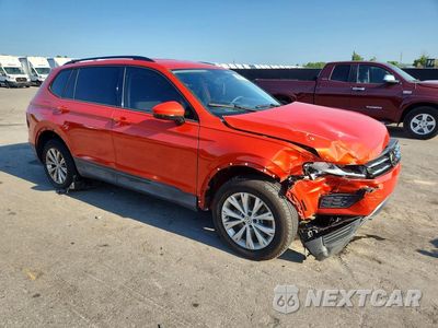 Czwarte zdjęcie samochodu z boku: 2019 VOLKSWAGEN TIGUAN S VIN:3VV1B7AX7KM132029 - miniatura
