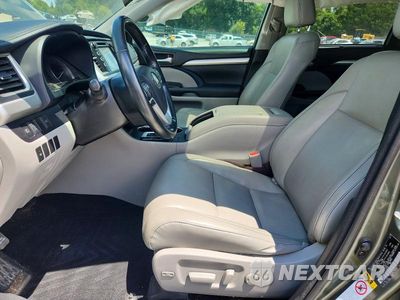 Zdjęcie 7 z 13 samochodu: 2018 TOYOTA HIGHLANDER XLE VIN:5TDKZRFH3JS236494 - miniatura