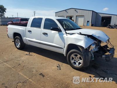 Czwarte zdjęcie samochodu z boku: 2005 DODGE DAKOTA QUAD SLT VIN:1D7HE48K15S244940 - miniatura