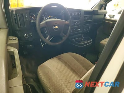 Zdjęcie 8 z 14 samochodu: 2018 CHEVROLET EXPRESS G2500 VIN:1GCWGAFB9J1311927 - miniatura