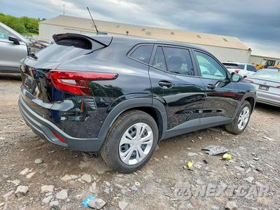 Trzecie zdjęcie samochodu z tyłu: 2025 CHEVROLET TRAX LS VIN:KL77LFEP7SC264331 - miniatura