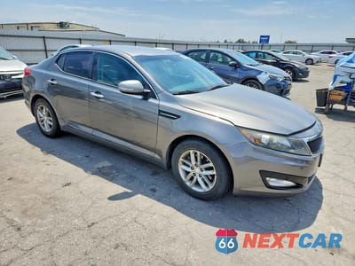 Czwarte zdjęcie samochodu z boku: 2012 KIA OPTIMA LX VIN:5XXGM4A71CG038958 - miniatura