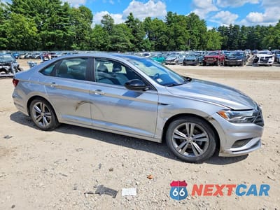 Czwarte zdjęcie samochodu z boku: 2021 VOLKSWAGEN JETTA S VIN:3VWC57BU4MM089191 - miniatura